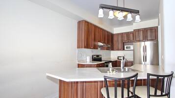 Family Apartment, 3 Bedrooms | Private kitchenette | Full-sized fridge, microwave, oven, stovetop