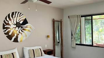 1 habitación, minibar, escritorio y espacio para trabajar con laptop