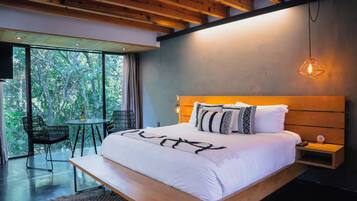 King suite with bathtub and hammock (CHICUACE) | Bộ đồ giường cao cấp, chăn bông, nệm có lớp đệm bông