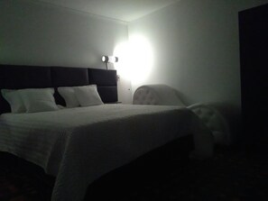 Habitación doble | Ropa de cama de alta calidad, caja fuerte, wifi gratis