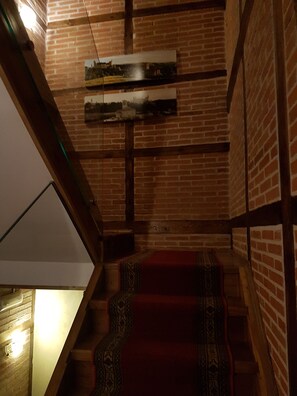 Staircase - Hostal Segovia (Segovia)