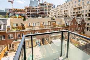 Deluxe Apartment | Balcony - Beautiful Condos In the Heart of Downtown (Toronto)