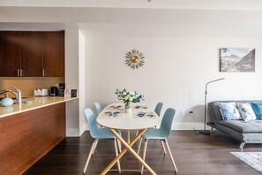 Deluxe Apartment | Dining room - Beautiful Condos In the Heart of Downtown (Toronto)