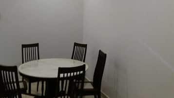 House, 5 Bedrooms | 5 bedrooms, desk, iron/ironing board, free WiFi