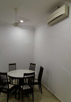 Maison, 5 chambres | 5 chambres, bureau, fer et planche à repasser, Wi-Fi gratuit