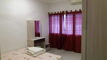 House, 5 Bedrooms | 5 bedrooms, desk, iron/ironing board, free WiFi