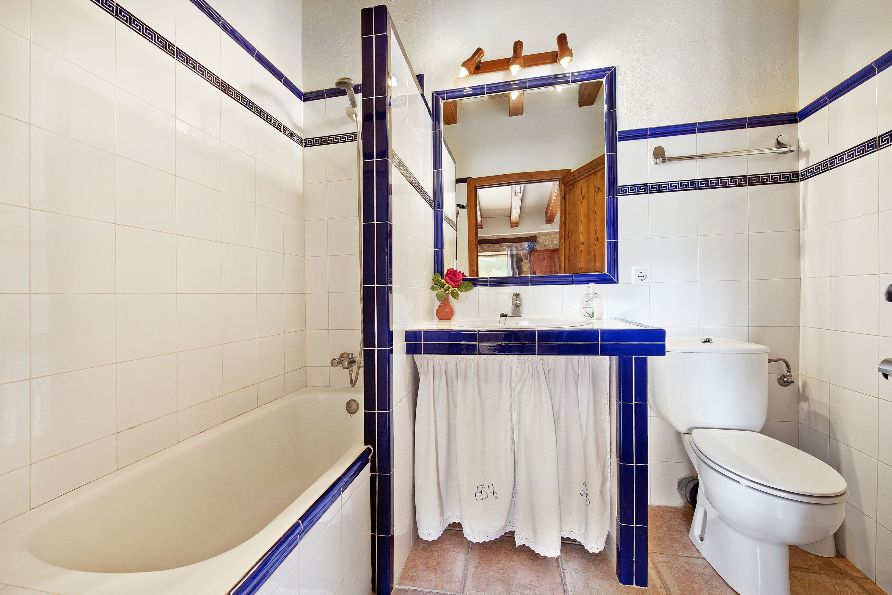 apartment, 1 bedroom | bathroom | separate bathtub and shower, free toiletries, hair dryer, towels