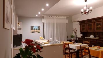 Tägliches inbegriffenes großes Frühstück