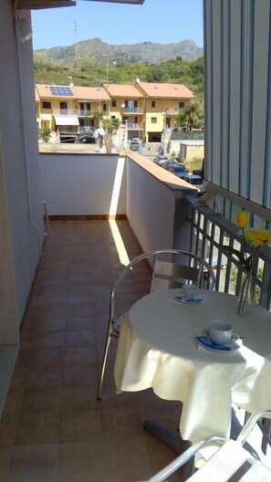 Standard Double or Twin Room (Room 2) | Balkoni