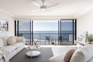 2 Bedroom Signature Apartment with Ocean View | Living area