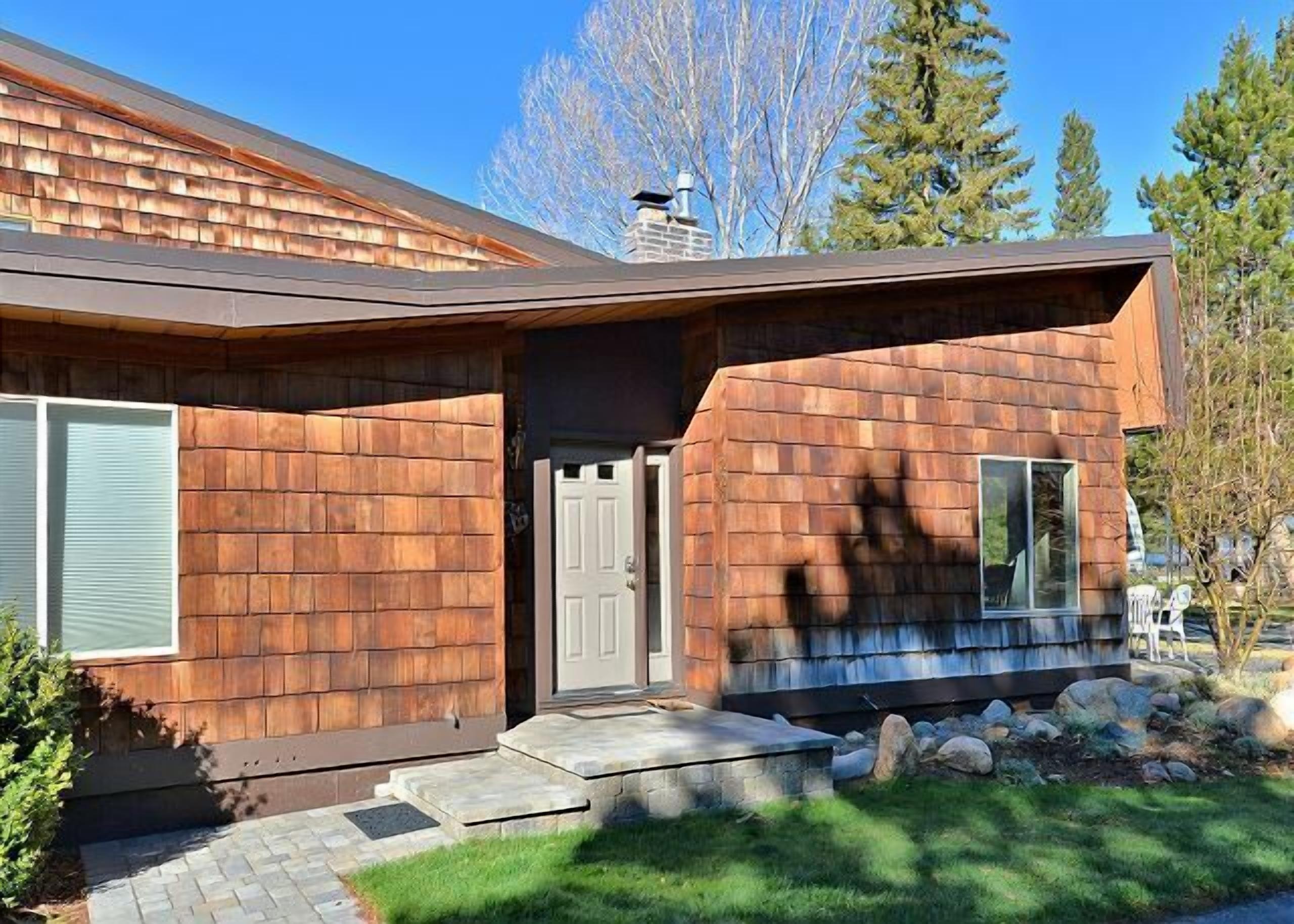 Great Location within Walking Distance of Private Beach, Lake, Playground -222A~