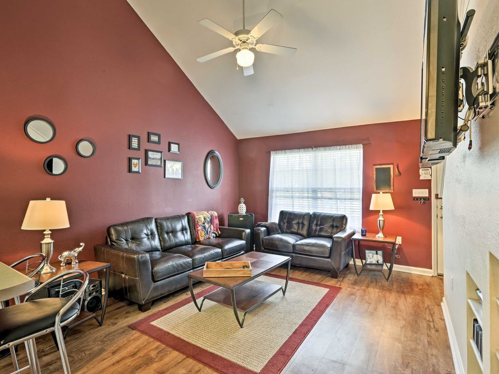 Pristine Tallahassee Townhome Near FSU & Golf!