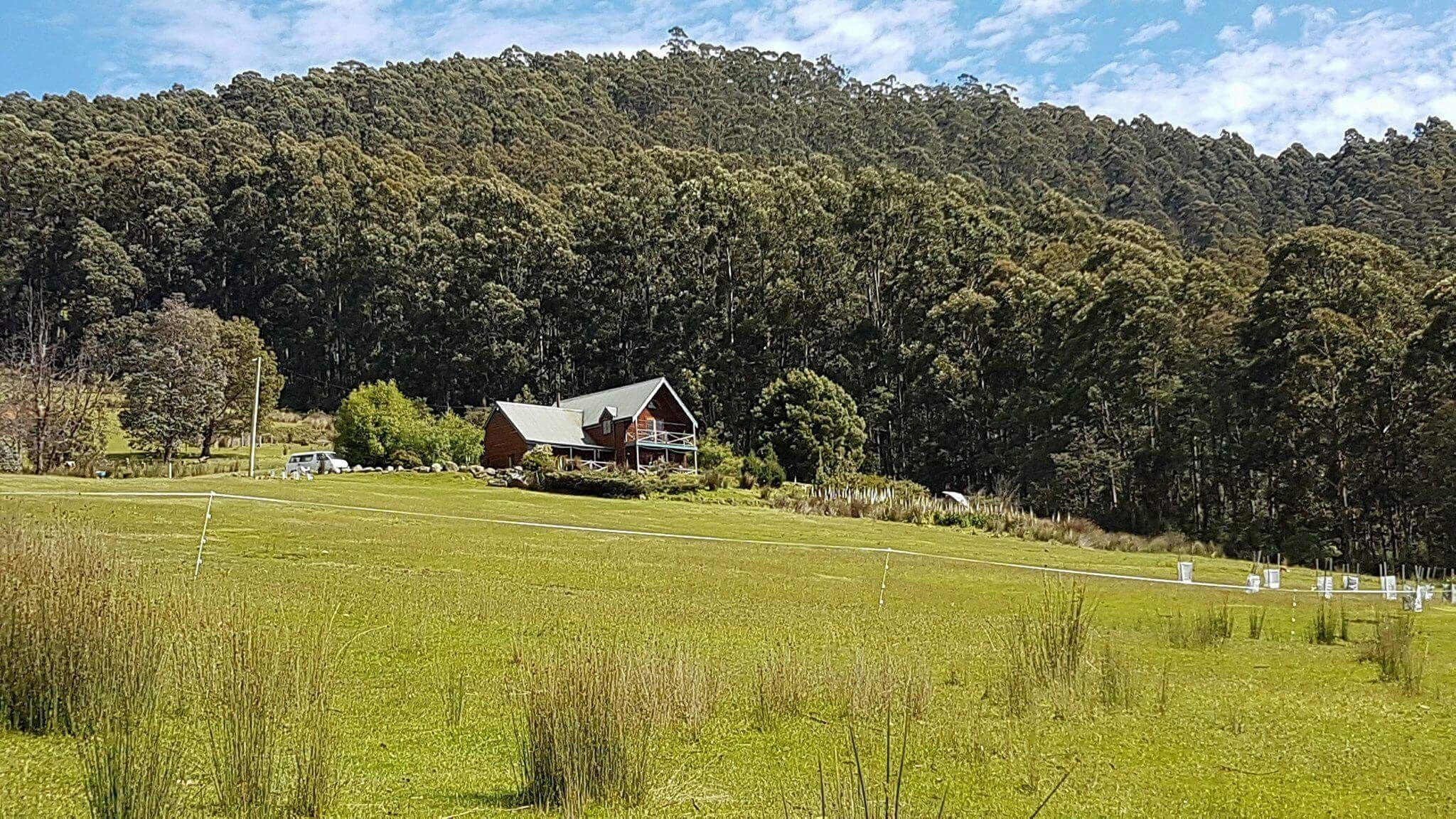 Fantastic getaway for family or friends with spectacular views. — image 2