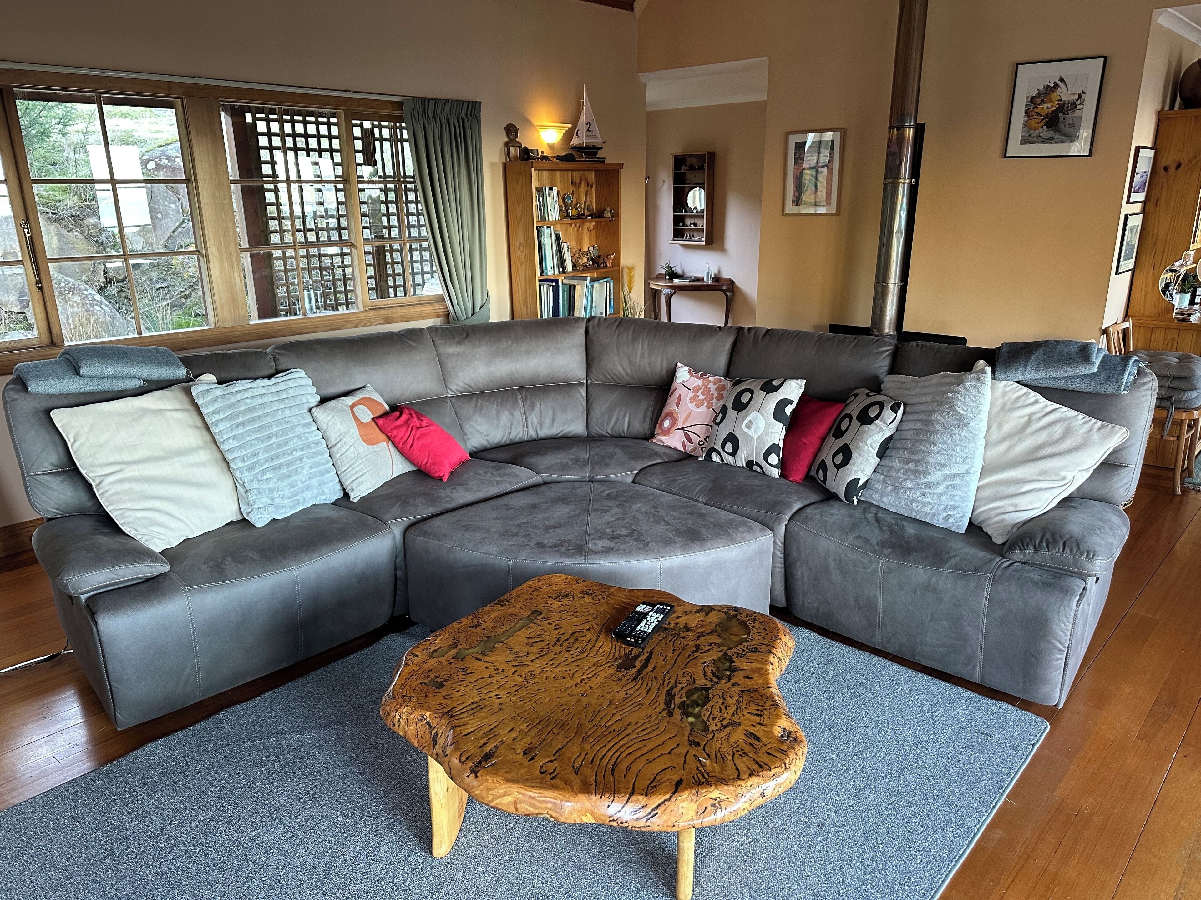 Smart TV, fireplace, books, stereo