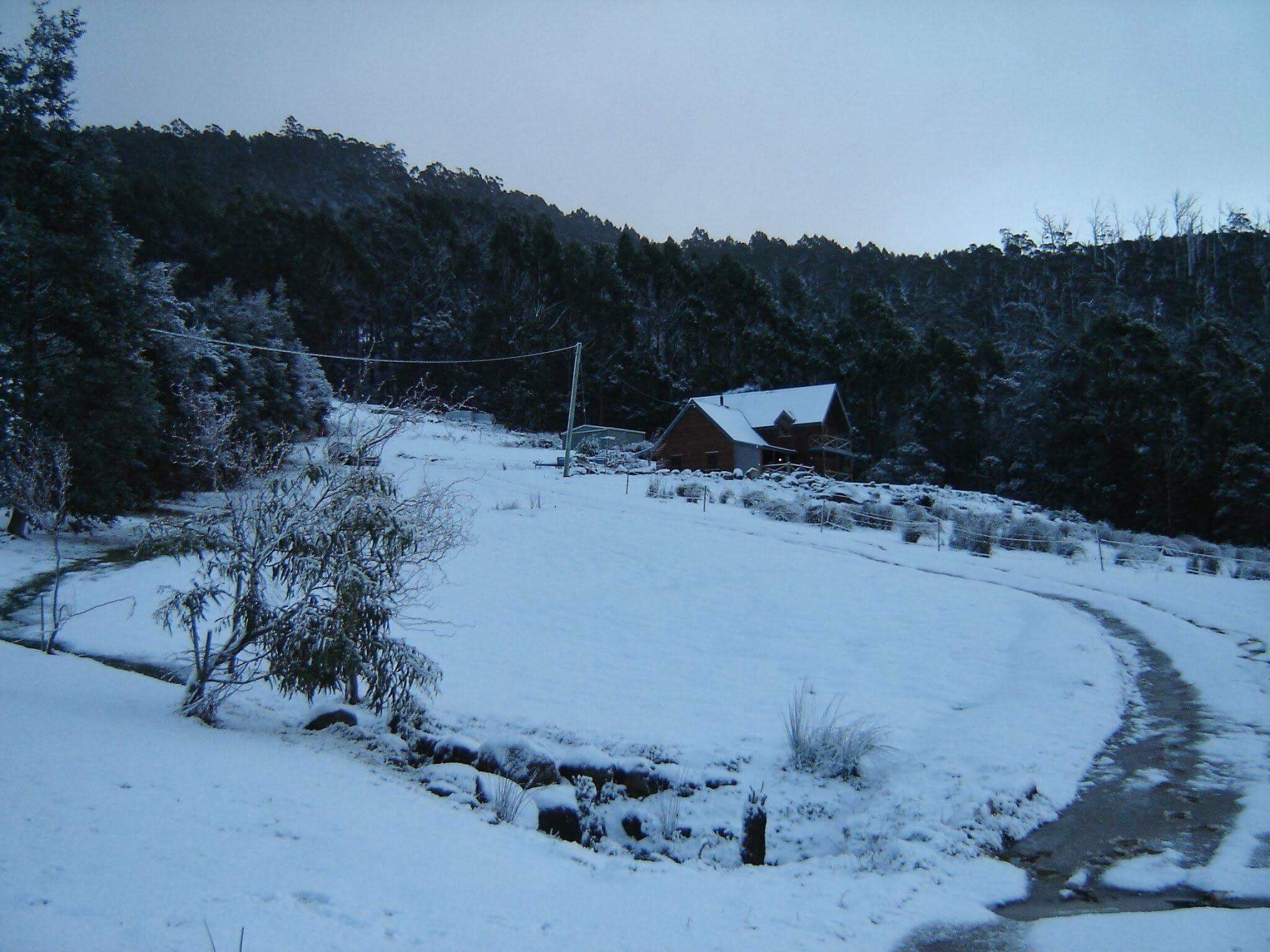 Fantastic getaway for family or friends with spectacular views. — image 29