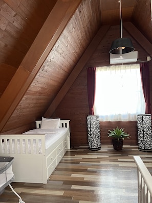 1 habitación, cortinas blackout, insonorización y ropa de cama 