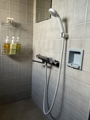 Shower, free toiletries, hair dryer, bidet - Villa From Okinawa (Onna)