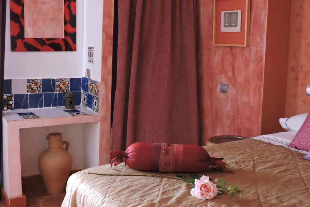 Setrika/meja setrika, tempat tidur lipat/tambahan, dan Wi-Fi gratis
