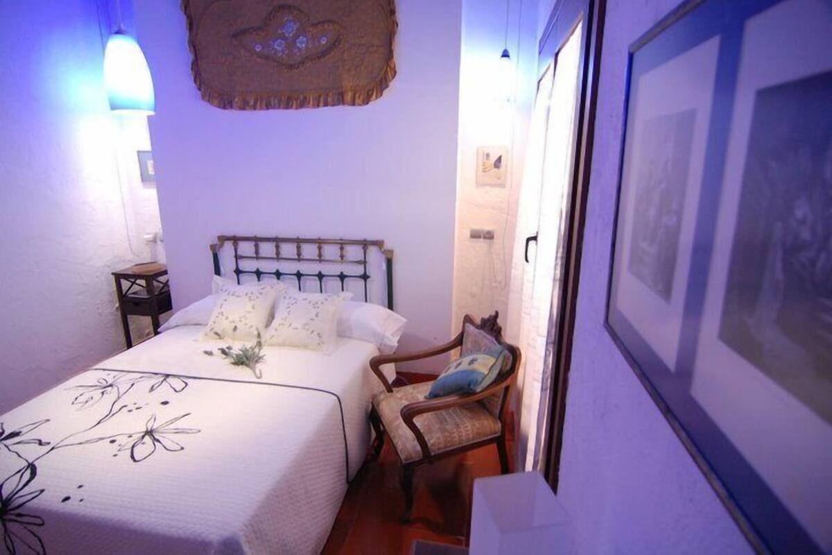 Setrika/meja setrika, tempat tidur lipat/tambahan, dan Wi-Fi gratis