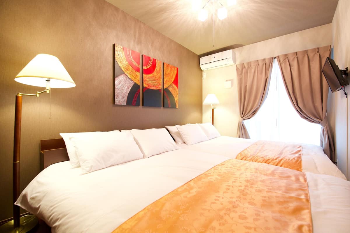 Standard Room 102 | Free WiFi, bed sheets