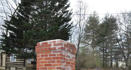 Private Studio on the Monocacy River. Sleeps 4, 1 Full Bath, Kitchenette