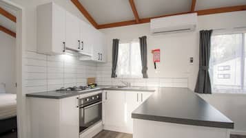 Cabana | Cozinha privada | Cafeteira/chaleira, geladeira, micro-ondas, fogão