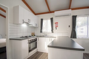Cafetera/tetera, refrigerador, microondas, horno