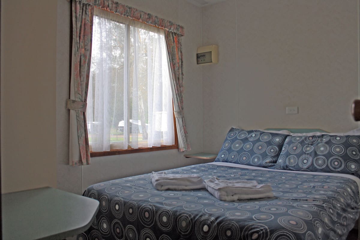 Standard Cabin 2 Bedroom | Iron/ironing board, free WiFi, bed sheets