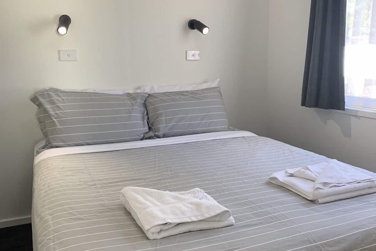 Bügeleisen/Bügelbrett, kostenloses WLAN, Bettwäsche