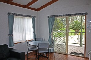 Deluxe Cabin 2 Bedroom | In-room dining