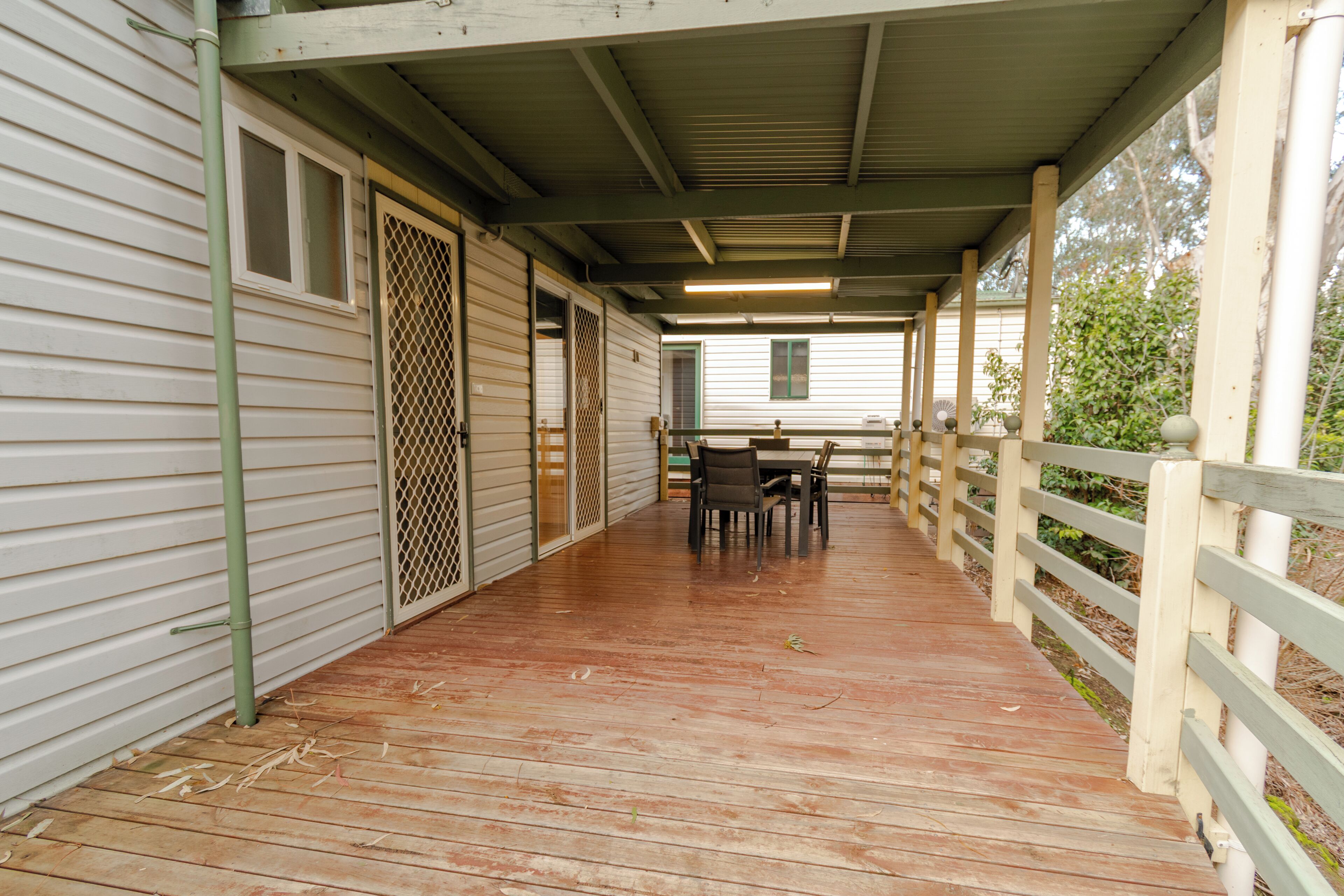 2 Bedrooms Blue Wren Cabin | Terrace/patio