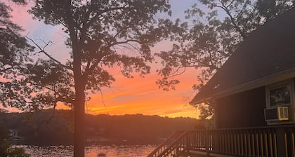 Direct waterfront Lake House, stunning views Sleeps 8 on a private PENINSULA!