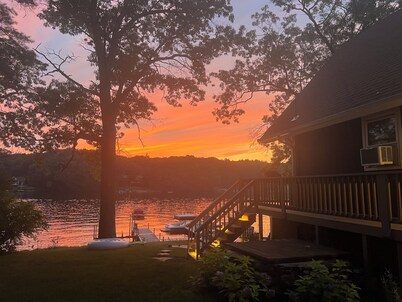 Direct waterfront Lake House, stunning views Sleeps 8 on a private PENINSULA!