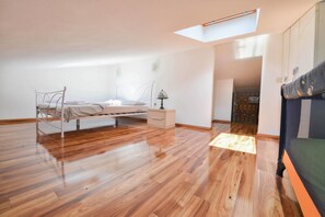 Deluxe Duplex, 2 Bedrooms, Sea View