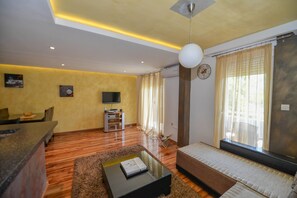 Deluxe Duplex, 2 Bedrooms, Sea View | Living area