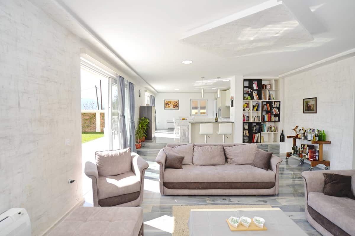 Apartamento Deluxe, 2 habitaciones, vistas al mar | 1 dormitorio, escritorio, espacio para trabajar con un portátil