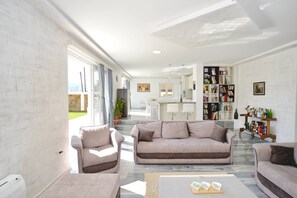 Deluxe Apartment, 2 Bedrooms, Sea View