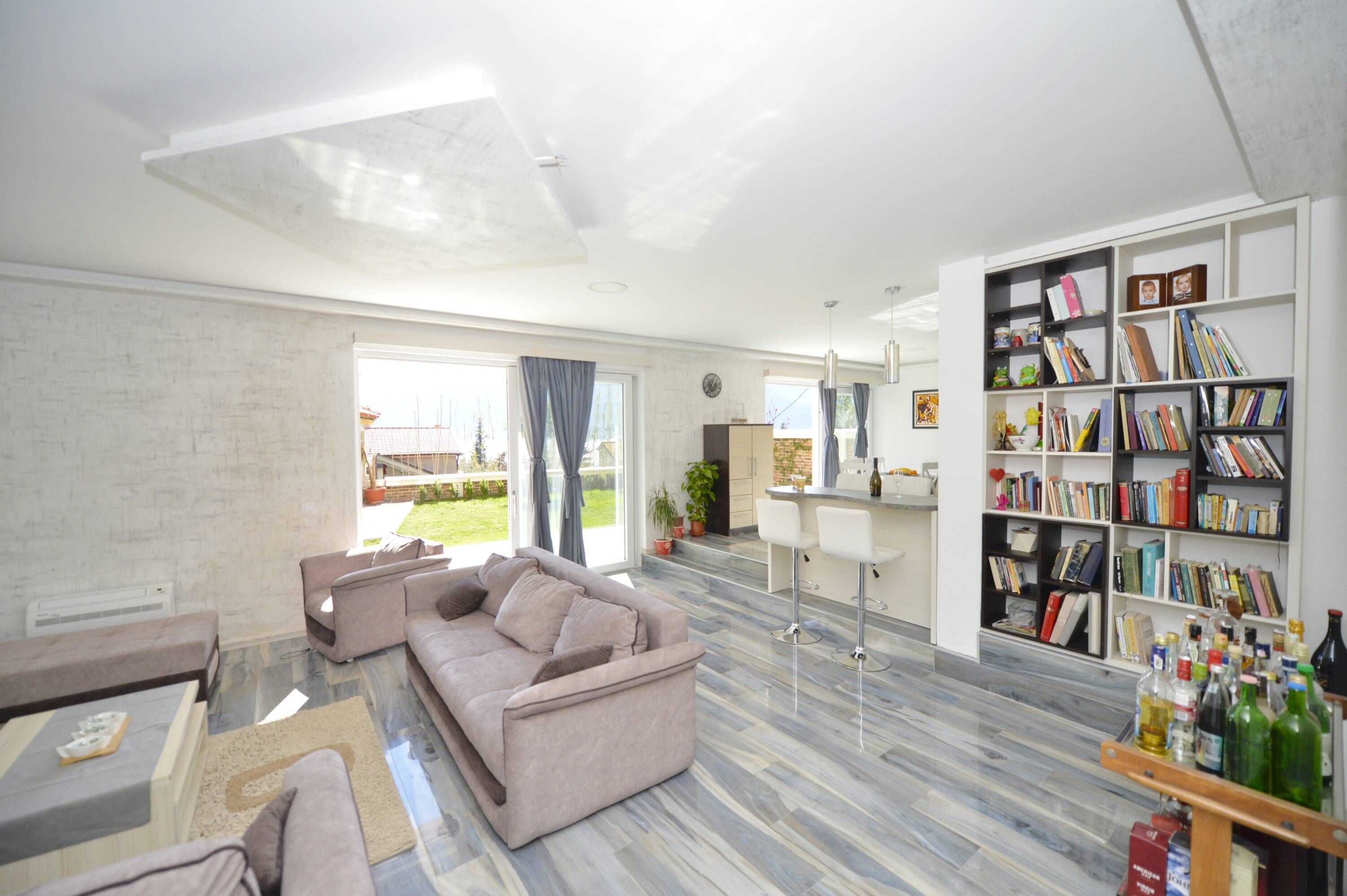 Deluxe Apartment, 2 Bedrooms, Sea View | 1 bedroom, individually decorated, individually furnished, desk