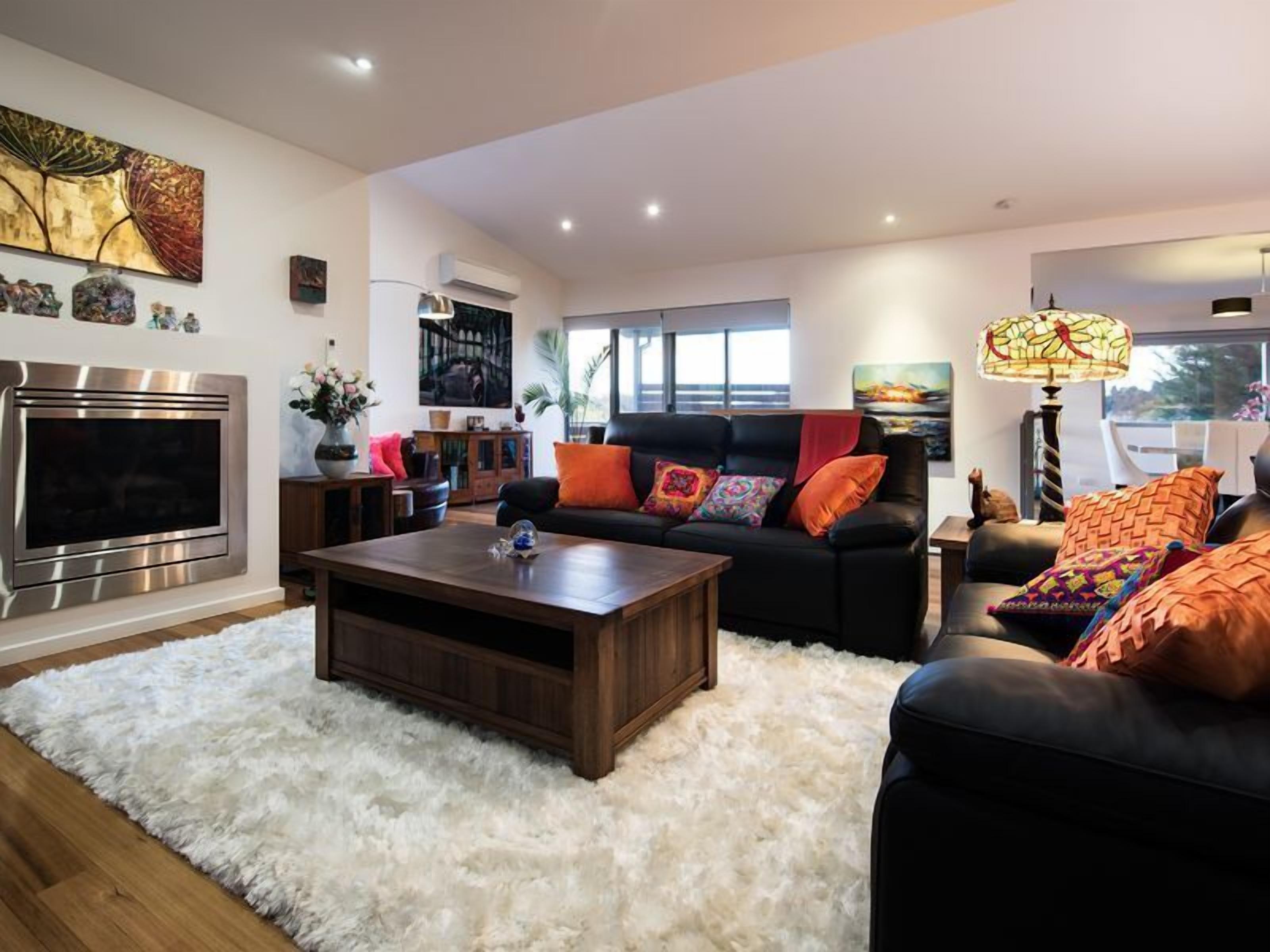 Smart TV, fireplace, Netflix, books