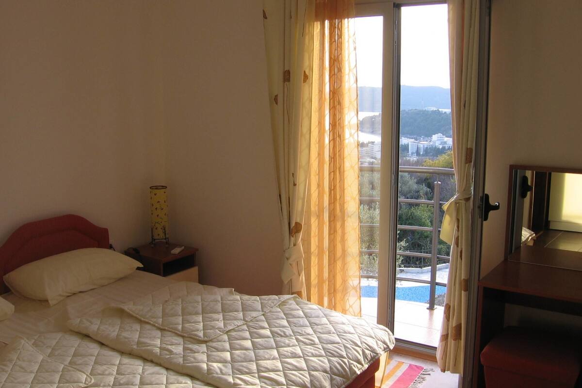 Twin Room, Sea View, Poolside | 1 bedroom, desk, laptop workspace, free WiFi