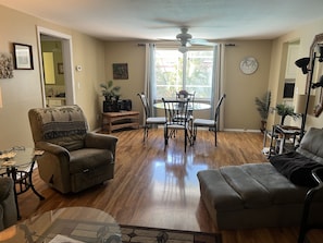 Tv, dvd-spelare och en stereo