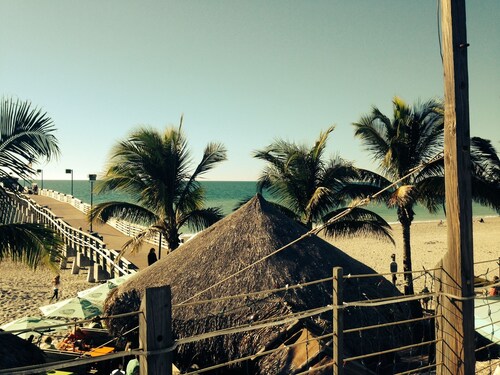 Ihana koti lämmitetty uima-allas lähellä rantoja ja Shamrock Park ilmainen wifi