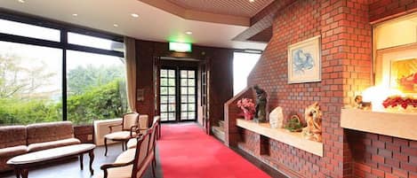 Lobby lounge