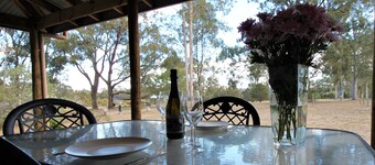 Blue Wren Villa Lovedale - Central to all wineries, restaurants & attractions