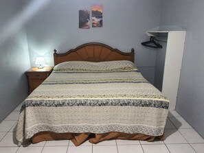 Tabla de planchar con plancha, cuna de viaje y wifi gratis 