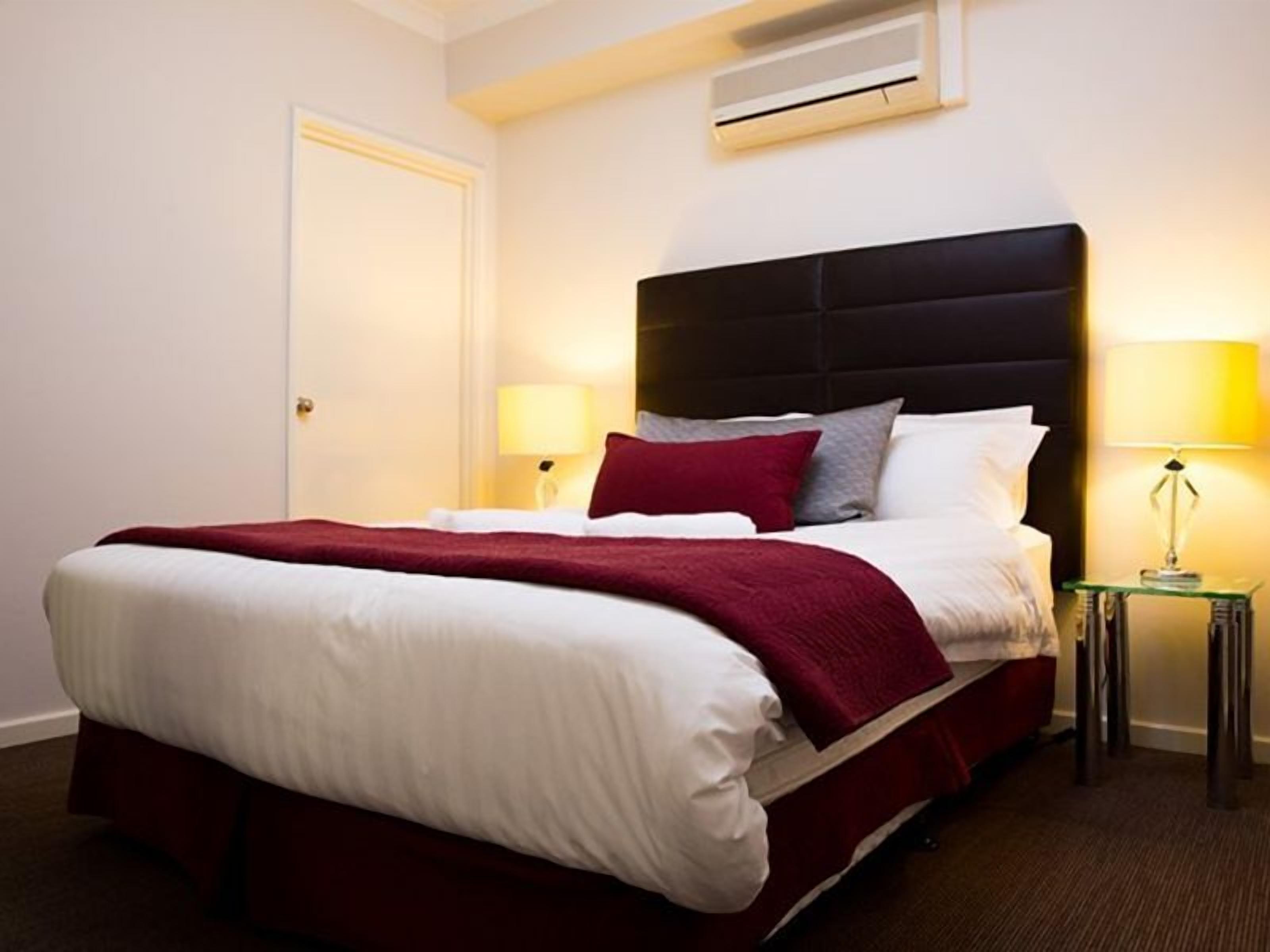 THE IDEAL LOCATION IN PERTH- TWO BEDROOM APARTMENT CLOSE TO OPTUS STADIUM