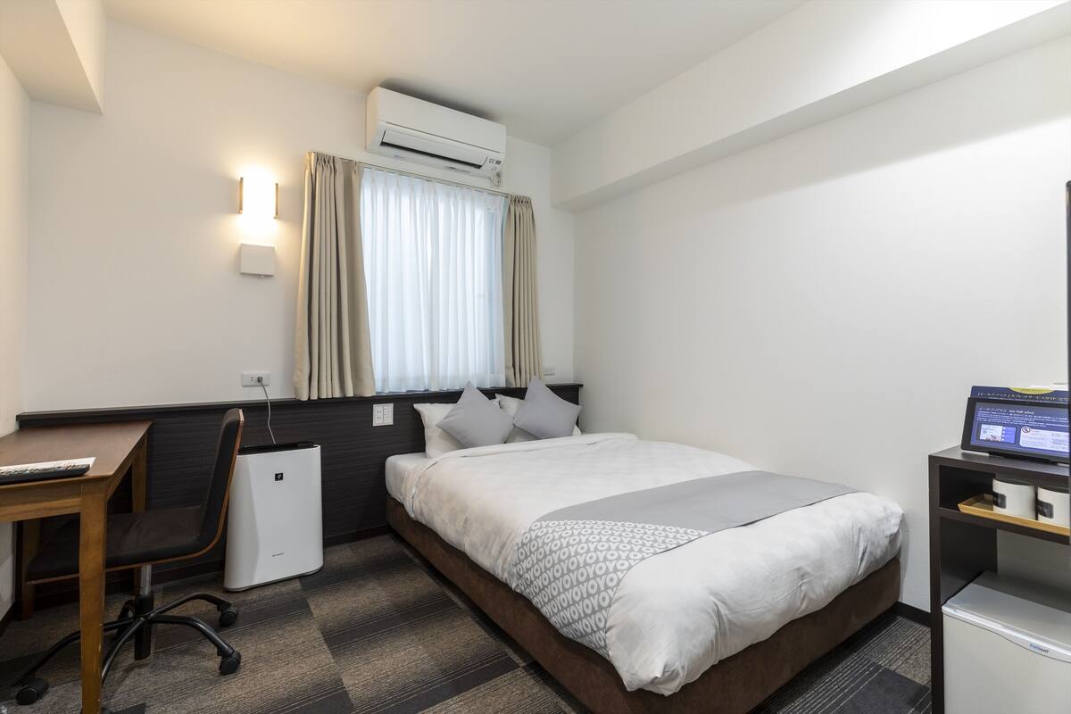 客房 (Semi-Double Room) | 房內夾萬、免費 Wi-Fi、床單
