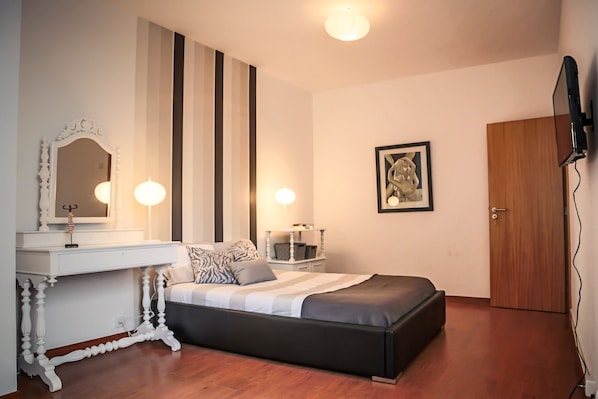 3 chambres, fer et planche à repasser, Wi-Fi, literie fournie