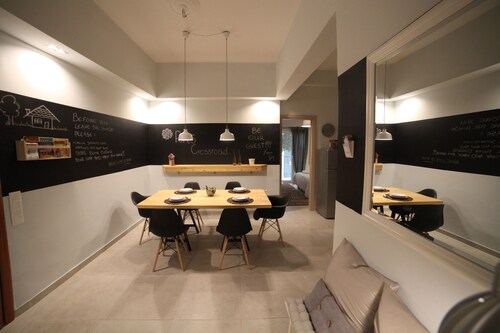 Port Crossroad Apt in Piraeus 