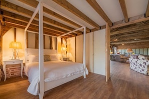 3 bedrooms, internet, bed sheets